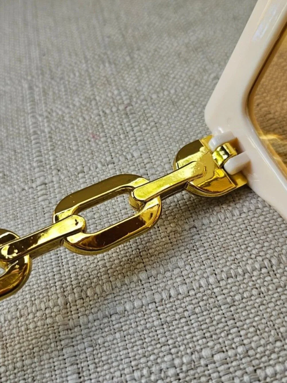 Fashion Women Sunglasses Big Face Gold Tone Temple Eyewear Beige Frame Shades